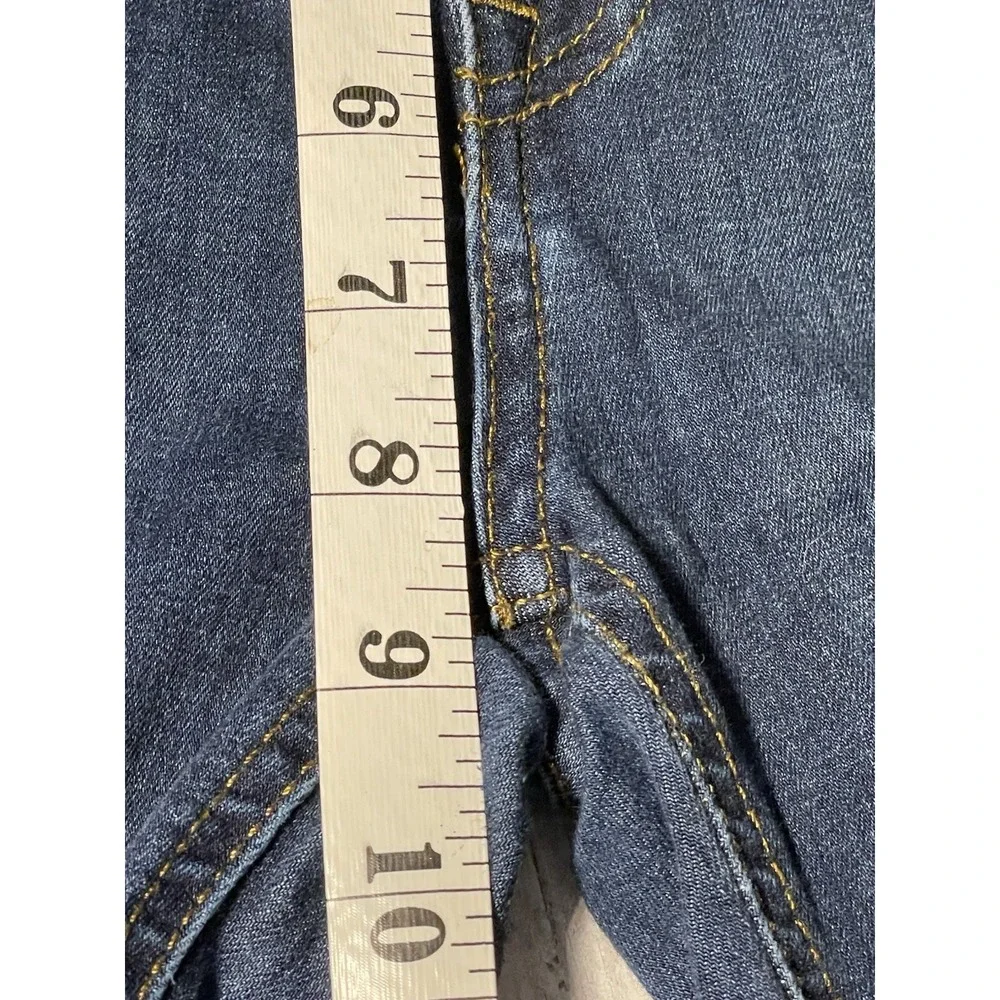 Free People Women's Jeans Size 27. Medium Wash, Destroyed Knees.‎ Medium Wash